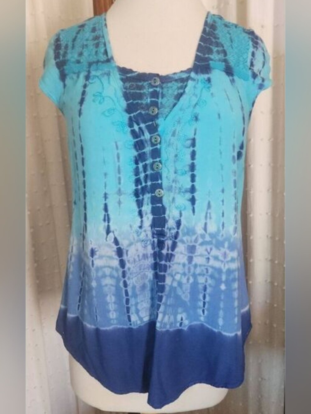 F49 Emma G half button cap sleeves lace embroidery turquois & Blue Tie Dye Top